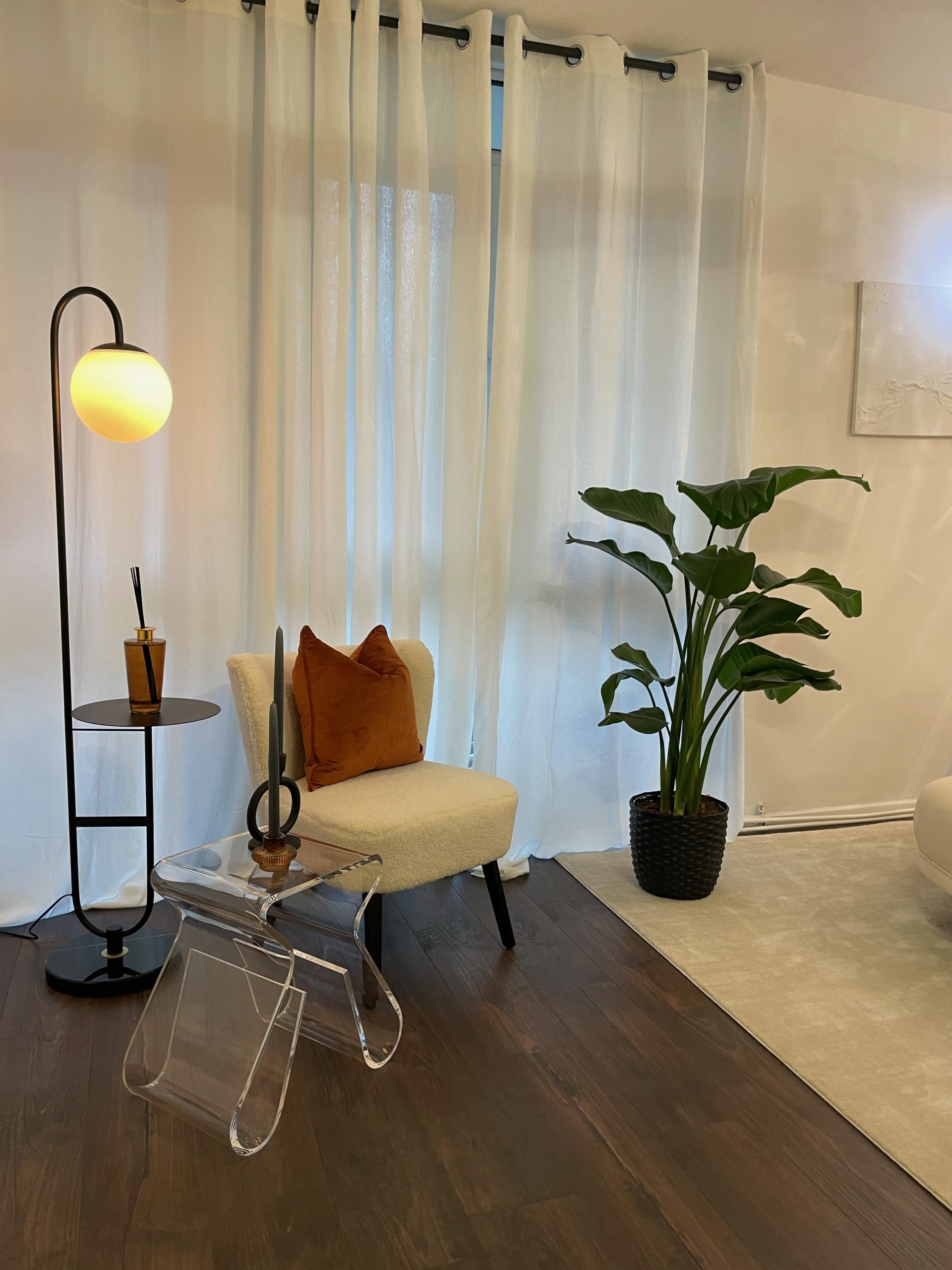 Builders Whetstone - interior living room with a small chair, laminate floor and lamp on a table